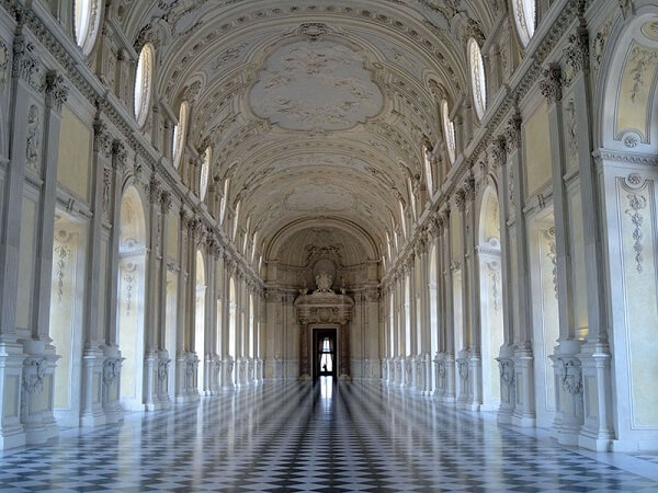 reggia di venaria bike from turin