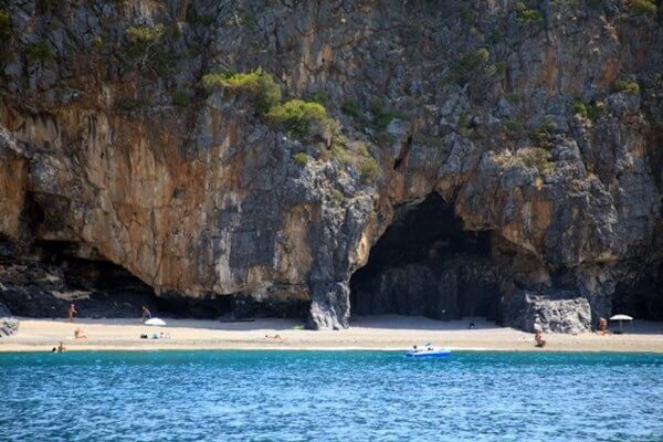 beach_Spiaggia-del-Troncone-558089357baa7