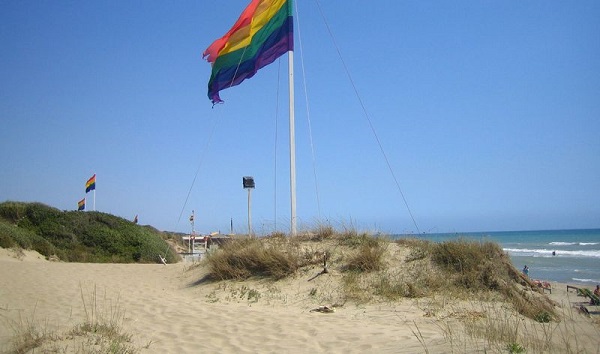 italy-lazio-capocotta-beach-flag